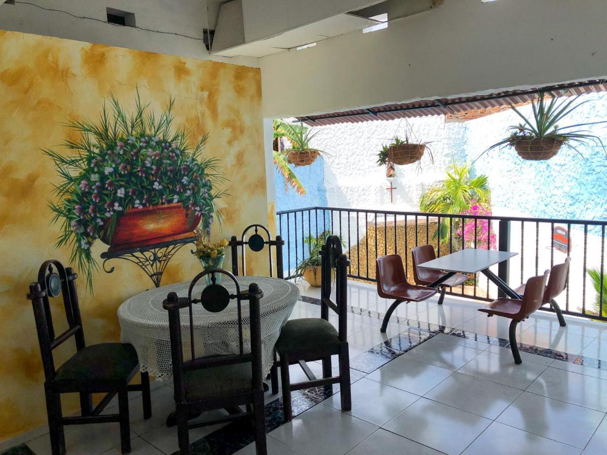 Hotel Plaza Confort Хирардот Экстерьер фото