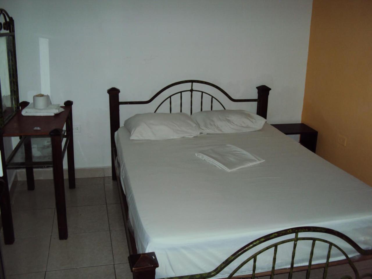 Hotel Plaza Confort Хирардот Экстерьер фото